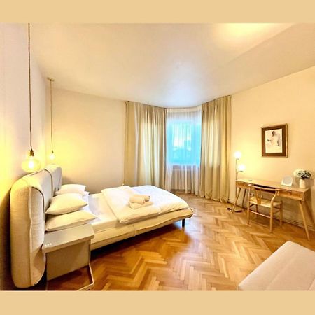 City Center Unirii Square Private Rooms With City View - Shared Amenities บูคาเรสต์ ภายนอก รูปภาพ